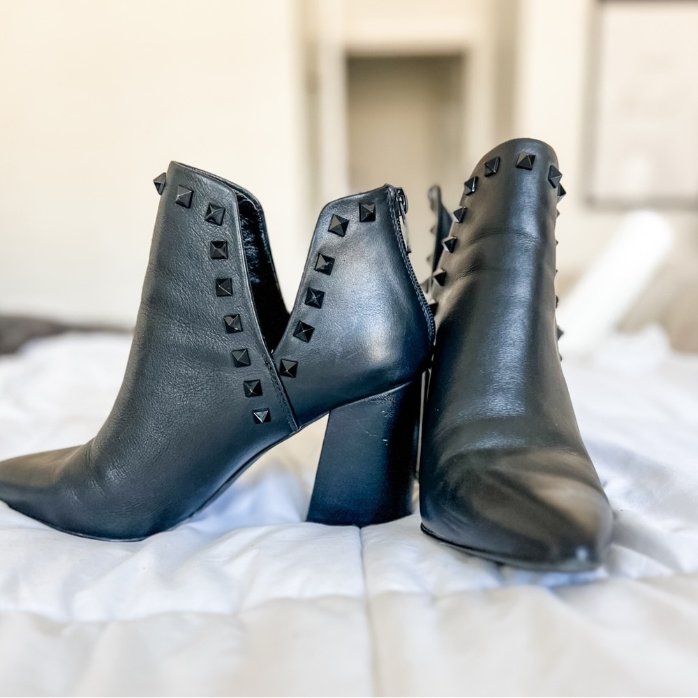Black High-Heeled Ankle Boots with Chunky Heel
